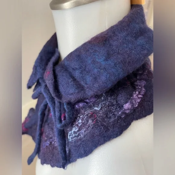 Hand crafted wet felted merino wool scarf/collar - Picture 4 of 5